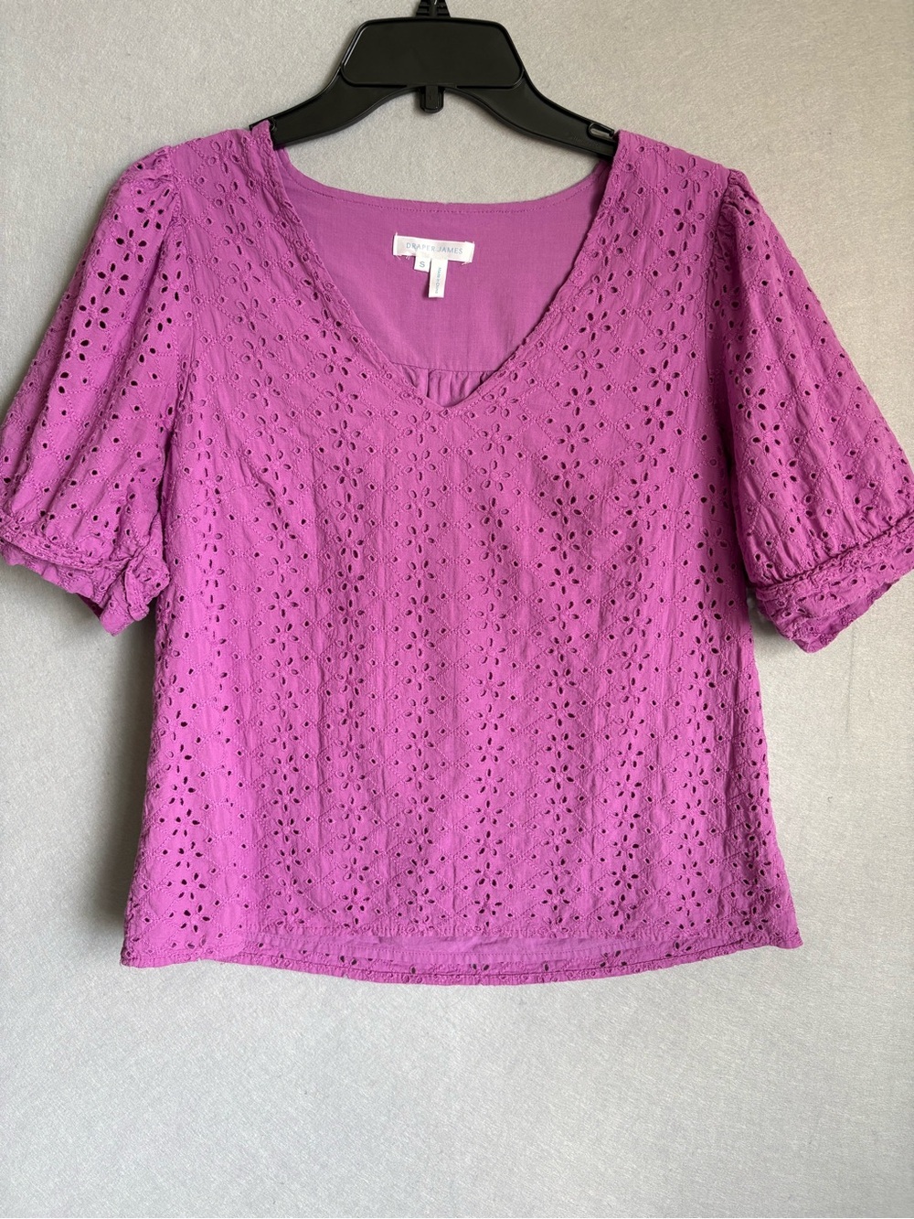 Draper James Violet Eyelet V-Neck Puff Short Sleeve Top 100% cotton sz S - Picture 2 of 8